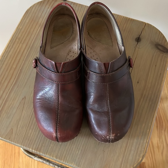 DANSKO Burgundy Leather Clogs - Picture 2 of 4